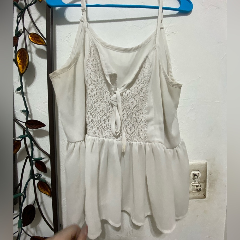 2/$5 Add another item to bundle.
Shein crop top white